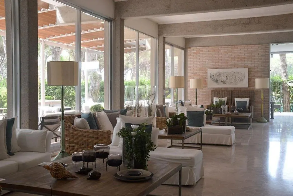 Hotel Mediterraneo Suite&Residence Lido di Jesolo 4*,